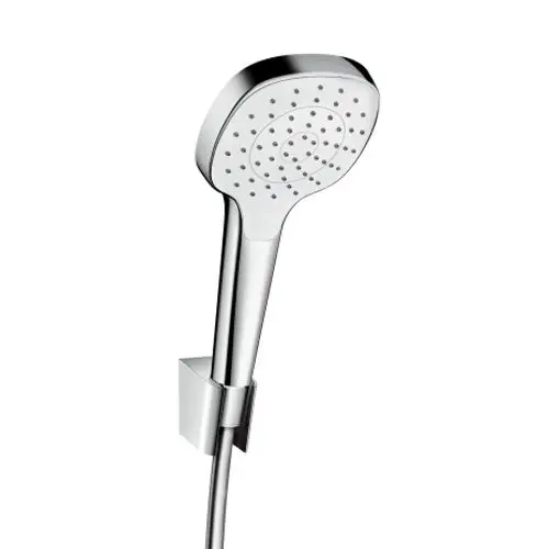 Duscharmatur von Hansgrohe mit einem verchromten Duschkopf und integriertem Halter. Der Schlauch ist im Bild sichtbar, der Duschkopf zeigt eine spiralförmige Lochanordnung.